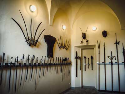 La Sala delle Armi del Castello di San Pietro